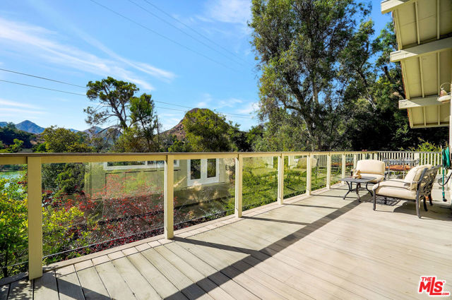 2090 Lakeshore Drive, Agoura Hills CA: https://media.crmls.org/mediaz/9000e61f-01f3-45e9-8a9f-33715a3191ca.jpg