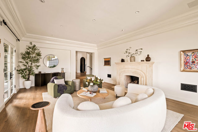 7020 La Presa Drive, Los Angeles CA: https://media.crmls.org/mediaz/9000f0b7-b511-44ec-a0e2-917e228fc1c6.jpg