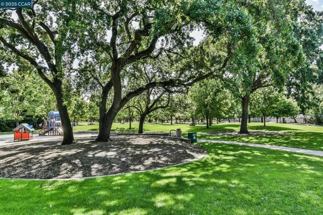 2584 Oak Rd, Walnut Creek CA: https://media.crmls.org/mediaz/90016835-f0fd-471c-8fe2-3283babfffa4.jpg
