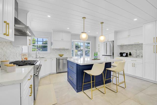 667 Cuesta Drive, Los Altos CA: https://media.crmls.org/mediaz/9001fd9a-26f0-468c-98ec-221120bdce00.jpg