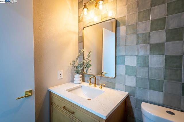 Image 42 of 54 For 32996 Soquel St