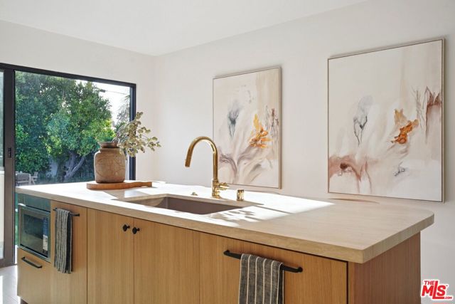 4539 Atoll Avenue, Sherman Oaks CA: https://media.crmls.org/mediaz/9002812e-233c-40f6-8540-b388aeb380fa.jpg