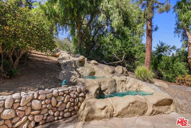 1746 Deerhill Trail, Topanga CA: https://media.crmls.org/mediaz/9002b50c-e53d-4b58-8408-d62c86e44a0e.jpg