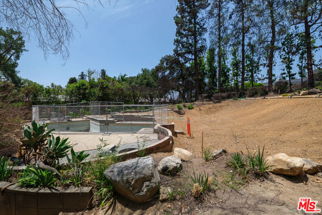 1414 E Palm Street, Altadena CA: https://media.crmls.org/mediaz/9003606b-c964-412f-a67c-def6faa69aba.jpg