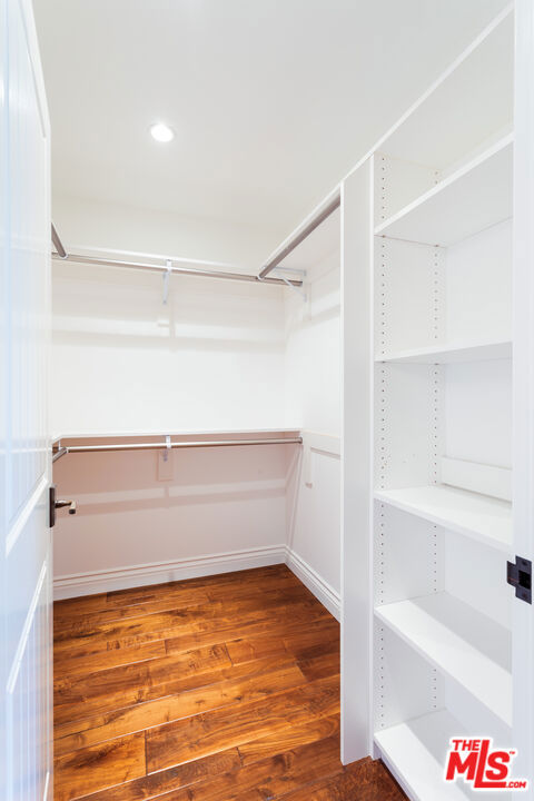 702 Pacific Ave., Venice CA: https://media.crmls.org/mediaz/900365e4-39e8-48e8-ab20-74f2b5988357.jpg