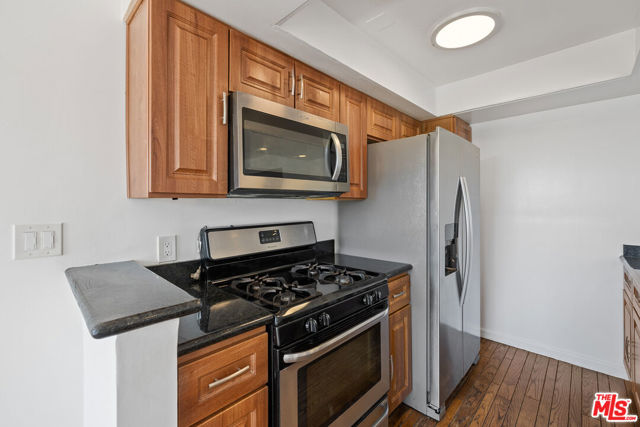 2700 Cahuenga Boulevard, Los Angeles CA: https://media.crmls.org/mediaz/9003e079-4abf-42f1-b919-21fbfd32166d.jpg