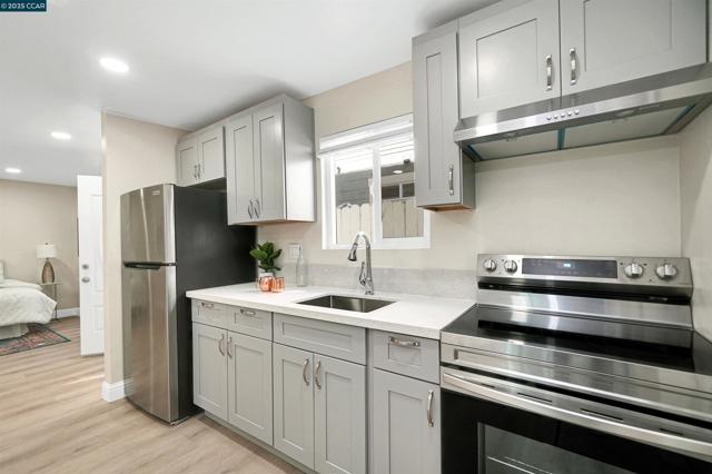 767 47Th St, Oakland CA: https://media.crmls.org/mediaz/90040001-f535-4ac1-b17c-dbbfab749ae0.jpg