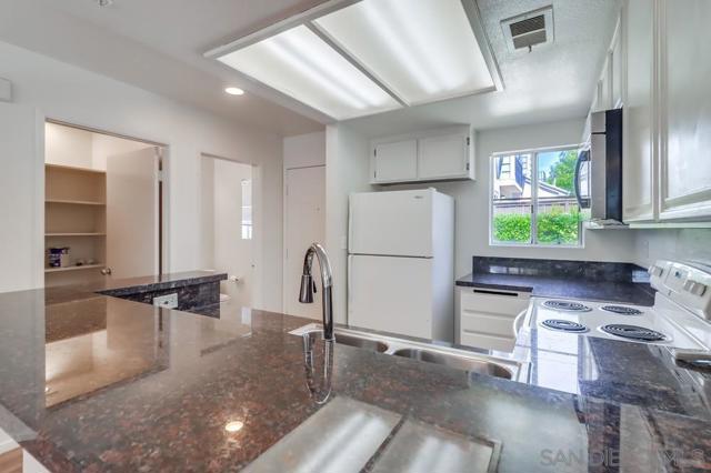8945 Arlingdale Way, Spring Valley, California 91977, 2 Bedrooms Bedrooms, ,2 BathroomsBathrooms,Condominium,For Sale,Arlingdale Way,250032679SD
