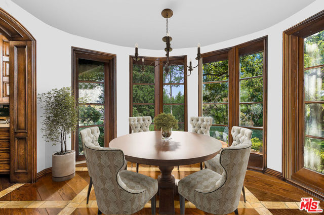 25010 Thousand Peaks Road, Calabasas CA: https://media.crmls.org/mediaz/9005e97a-c045-489a-80ad-aefd3383a48c.jpg