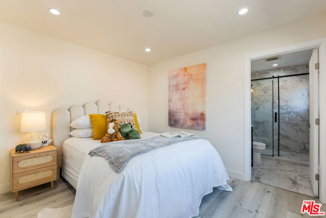 3827 S Victoria Avenue, View Park CA: https://media.crmls.org/mediaz/90061b50-c8e4-4d2e-b035-8c40af1a607c.jpg