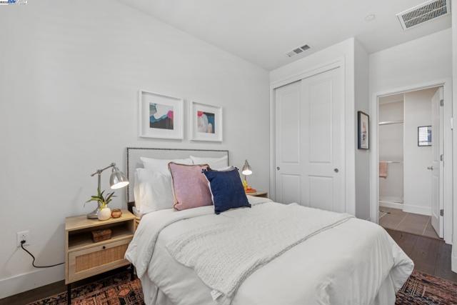 1815 Balsa St, Alameda CA: https://media.crmls.org/mediaz/90067357-9640-49d8-9fda-5a230d9b4ef0.jpg
