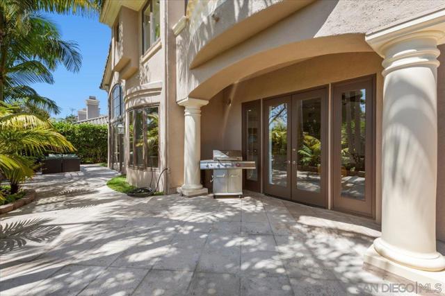 7166 Tern Place, Carlsbad CA: https://media.crmls.org/mediaz/9006984d-b7b6-4c93-bb5b-0d8e5f2ad35f.jpg