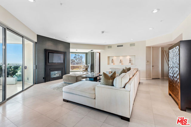 10490 Wilshire Boulevard, Los Angeles CA: https://media.crmls.org/mediaz/9006e31e-95a9-4011-84b6-a7b00d65e91f.jpg