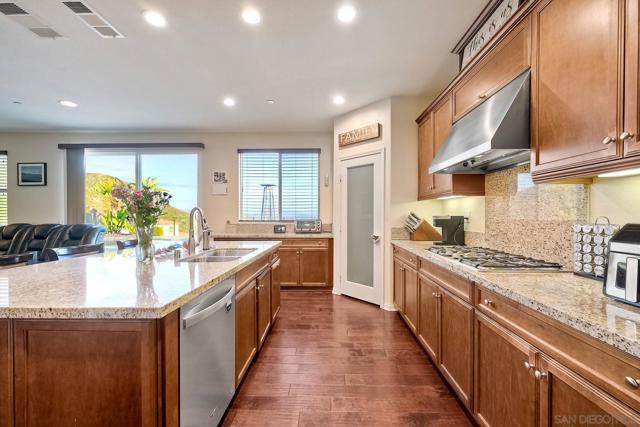 5324 Bella Vista St, Santee CA: https://media.crmls.org/mediaz/90076c2c-8a16-43ed-b475-ef9b1024f296.jpg