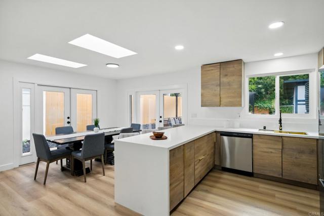 Detail Gallery Image 8 of 44 For 4848 54th St, San Diego,  CA 92115 - 6 Beds | 3 Baths