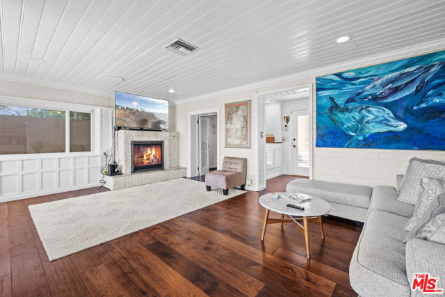 229 Rees Street, Playa del Rey CA: https://media.crmls.org/mediaz/900857f0-fa2c-4d9b-a9c9-ecb897726f51.jpg