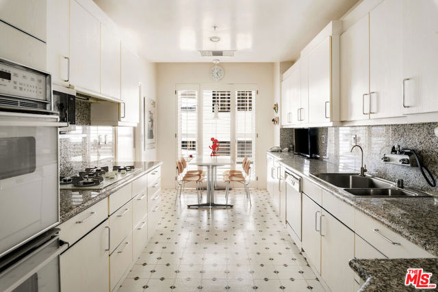 10580 Wilshire Boulevard, Los Angeles CA: https://media.crmls.org/mediaz/9008f41b-ea5f-4437-93a5-aa6cf3b5319e.jpg