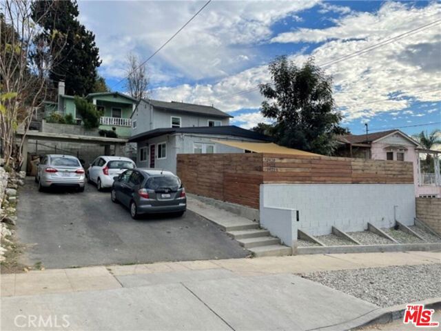 3422 Holyoke Drive, Los Angeles CA: https://media.crmls.org/mediaz/900909fa-db17-4a58-9f9a-2d4156a403e8.jpg