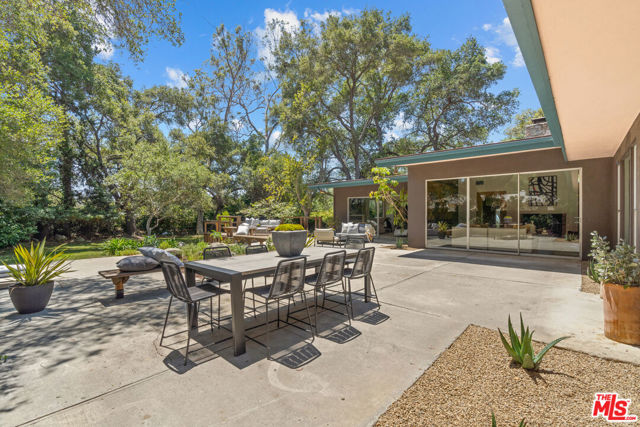 1234 Woodland Drive, Santa Paula CA: https://media.crmls.org/mediaz/90095e9a-25c8-4feb-89db-c2d717308f87.jpg