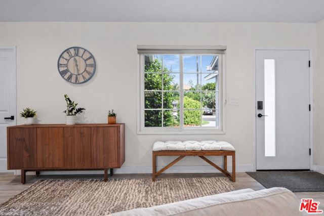 14346 Killion Street photo 5