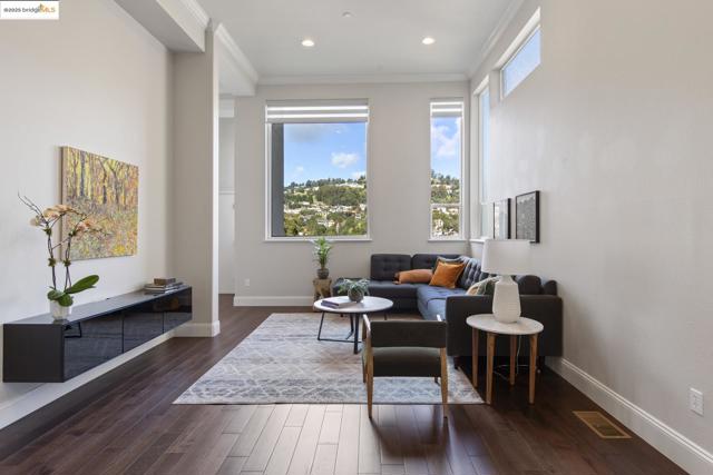 205 Sheridan RD, Oakland CA: https://media.crmls.org/mediaz/900b07a5-f18c-479c-b29c-b8b02c6c040f.jpg