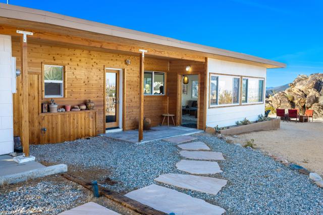66425 Foothill Drive Drive, Joshua Tree CA: https://media.crmls.org/mediaz/900b399e-a74c-4ca9-bfe7-57e863f1b7e7.jpg