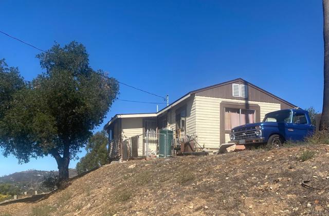 1320 RICHLAND RD, San Marcos CA: https://media.crmls.org/mediaz/900b6798-5eb3-49cb-adec-455a696fef31.jpg