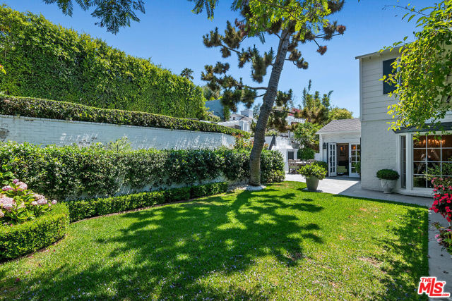 10428 Wyton Drive, Los Angeles CA: https://media.crmls.org/mediaz/900bed29-7693-4ea7-91bd-0233ee740f2b.jpg