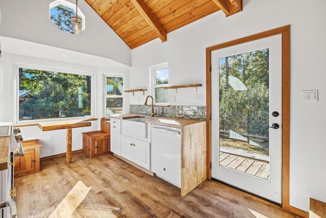 15 Braemoor Drive, Santa Cruz CA: https://media.crmls.org/mediaz/900c28f0-9f1d-4c48-8440-9a21179e5694.jpg