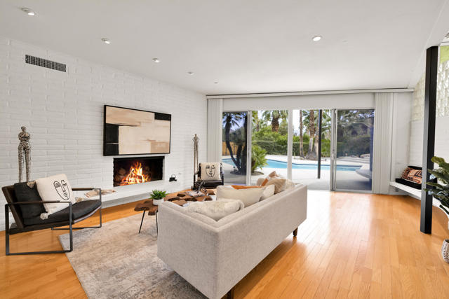 345 W Crestview Drive, Palm Springs, CA 92264