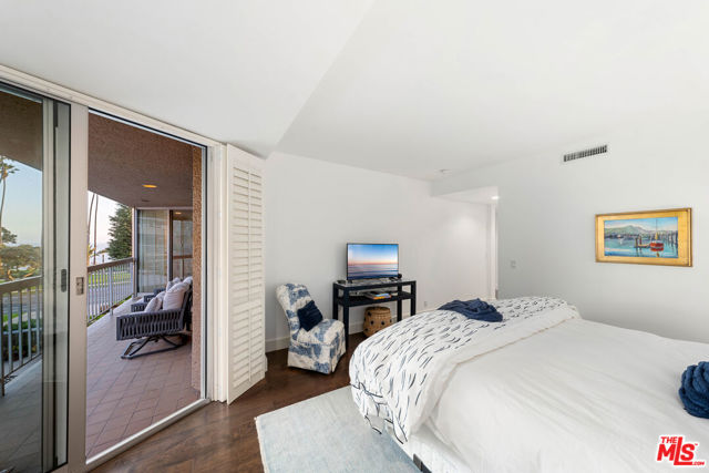 515 Ocean Avenue, Santa Monica, California 90402, 2 Bedrooms Bedrooms, ,2 BathroomsBathrooms,Condominium,For Sale,Ocean,24388079