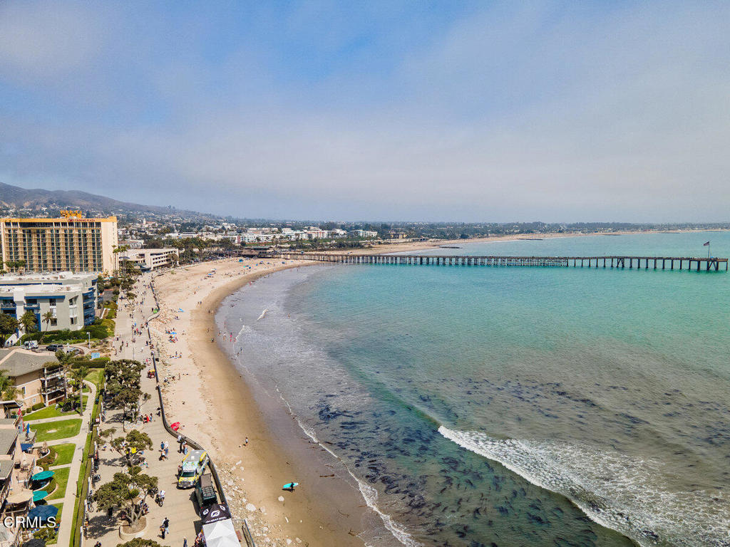 https://media.crmls.org/mediaz/900d5e0e-ad54-4f1f-9ccc-b7454be1b3e1.jpg?preset=X-Large