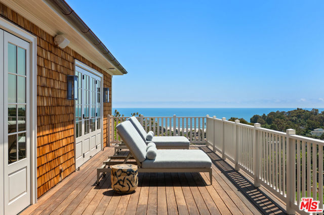 525 Spoleto Drive, Pacific Palisades CA: https://media.crmls.org/mediaz/900d723b-575f-4dcb-88fc-9d2a990533ea.jpg
