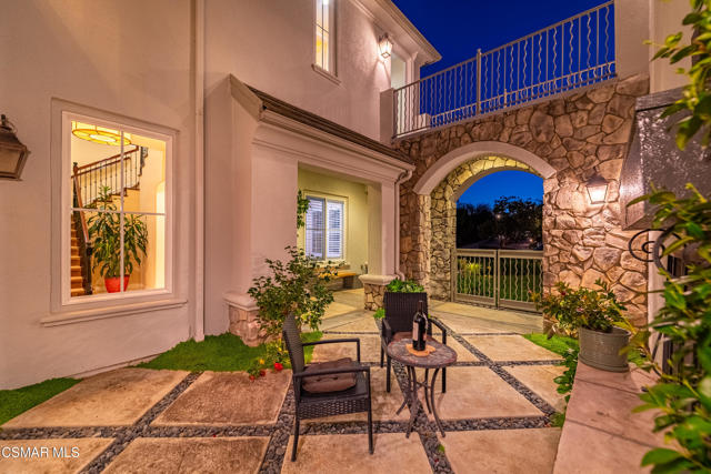 1008 N Country Club Drive, Simi Valley CA: https://media.crmls.org/mediaz/900e2e9f-1cd5-41ca-8985-17a2fd5cc058.jpg