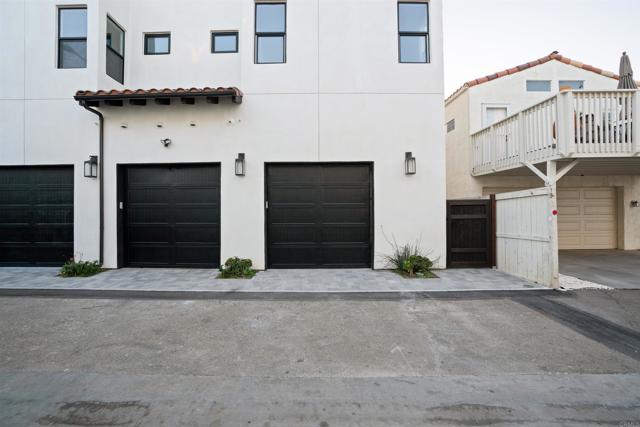 812 N Cleveland Street, Oceanside CA: https://media.crmls.org/mediaz/900e6546-67b8-43ee-a9a9-4c9cecd4033e.jpg