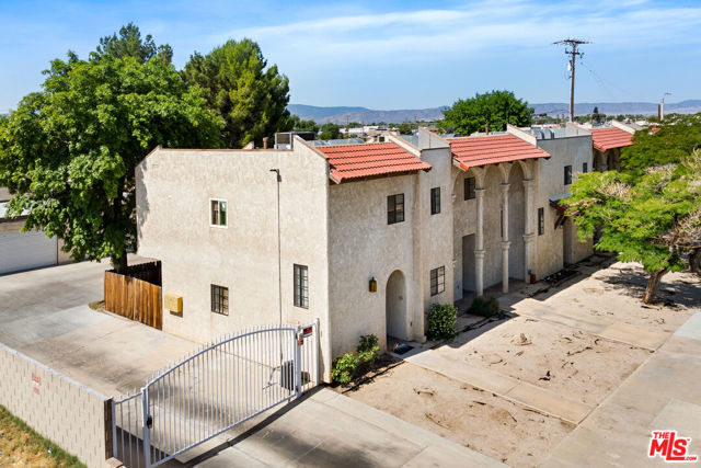 102 E Lancaster Boulevard, Lancaster CA: https://media.crmls.org/mediaz/900e7674-551c-44b9-afd9-8ad011bf2716.jpg