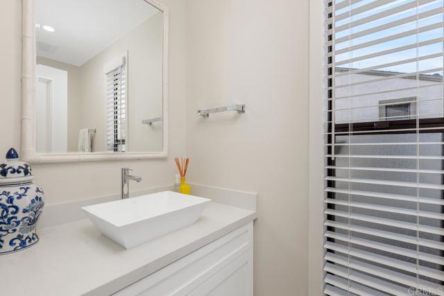 12812 Caminito En Flor, Del Mar CA: https://media.crmls.org/mediaz/900ea1b0-2e53-4624-a944-34975688e80c.jpg