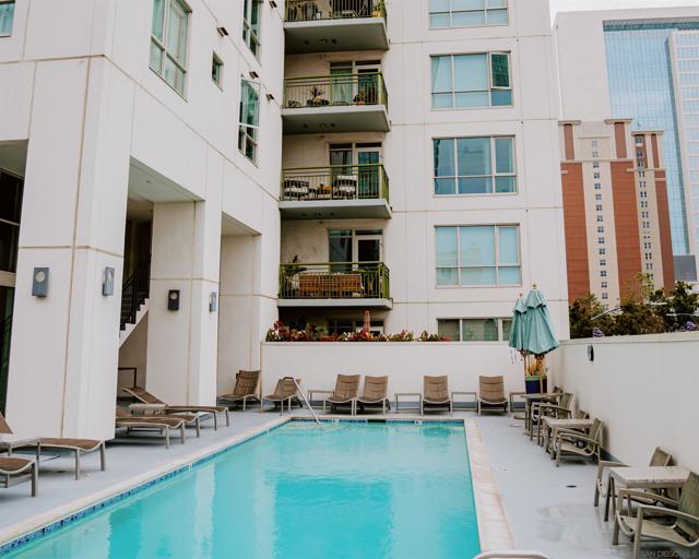 1240 India St, San Diego CA: https://media.crmls.org/mediaz/900f673b-cb1f-494f-baa7-ac9985557989.jpg
