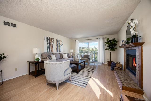 1180 Evelyn St, San Diego CA: https://media.crmls.org/mediaz/900fa802-d1a3-40ea-9244-b04f32438aba.jpg