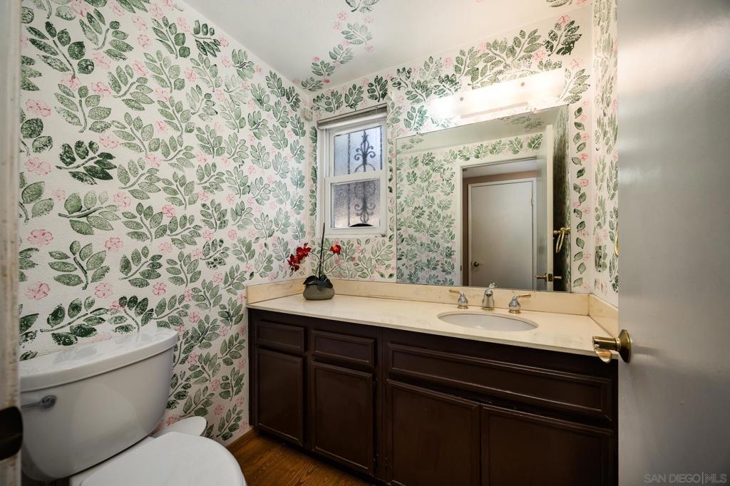 https://media.crmls.org/mediaz/900fe31f-0e7f-4cd4-81ac-40fb93d0bcc8.jpg?preset=X-Large