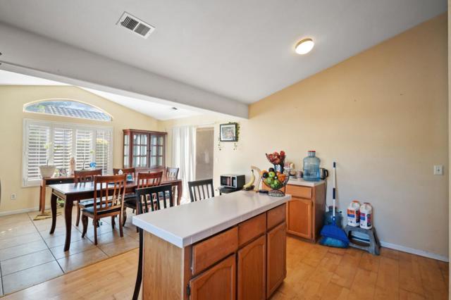 1261 South Street, Hollister CA: https://media.crmls.org/mediaz/901020c9-e9e7-4342-9983-c146392df507.jpg