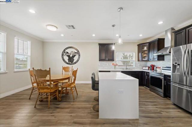 736 N P St, Livermore CA: https://media.crmls.org/mediaz/90109560-011d-4e98-bf17-0ffadc096892.jpg