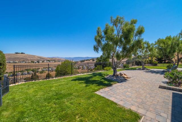 27812 Crowne Point Drive, Salinas CA: https://media.crmls.org/mediaz/9010b789-a1d4-4def-b378-d5c1cb48f6b5.jpg