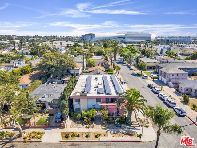 724 S Flower Street, Inglewood CA: https://media.crmls.org/mediaz/9011187e-eab0-47ad-b29c-bed652b7c00b.jpg