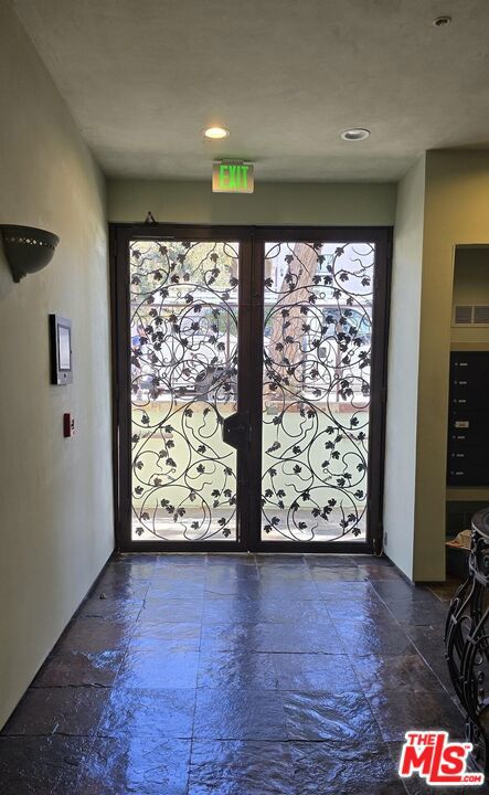 16000 W Sunset Boulevard, Pacific Palisades CA: https://media.crmls.org/mediaz/90115629-e364-4815-8723-00a128e0de47.jpg