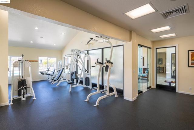 197 Lakeshore Ct, Richmond CA: https://media.crmls.org/mediaz/9011c8a3-4766-492f-8f7a-5c65a387a65a.jpg