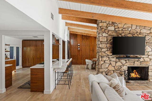 5831 Elba Place, Woodland Hills CA: https://media.crmls.org/mediaz/9011ffd6-1d27-4c68-b6a0-cb23c5e00862.jpg