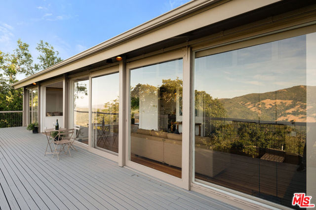 351 Wall Road, Napa CA: https://media.crmls.org/mediaz/90127346-8ce6-4a15-bb04-c0d1aac55395.jpg
