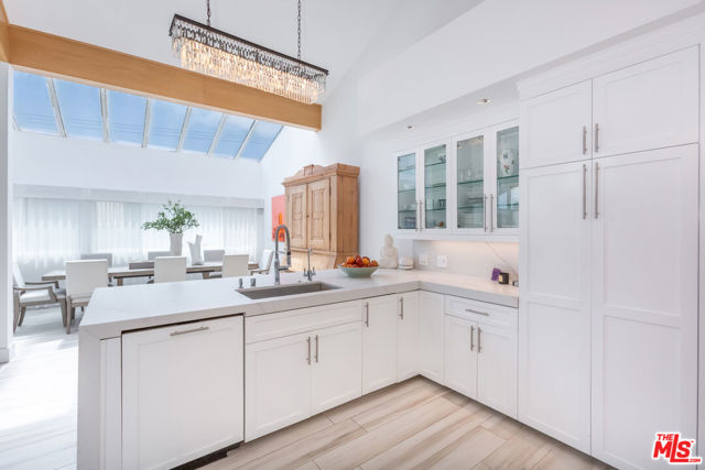 18 Union Jack Street, Marina del Rey CA: https://media.crmls.org/mediaz/90127985-ac30-4d96-98c3-b57341373022.jpg