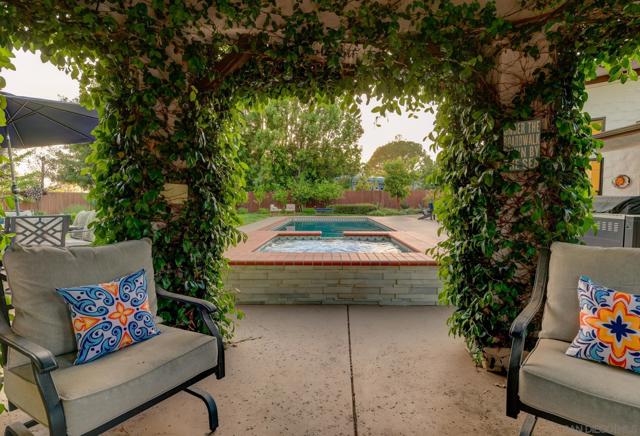 13555 Sagewood Dr, Poway CA: https://media.crmls.org/mediaz/90128b06-6415-41e5-827b-5f44c9919d26.jpg